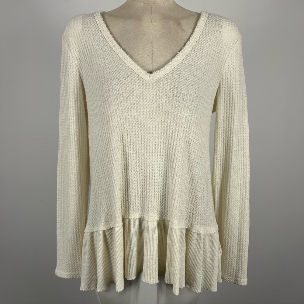 ❤️ Eri + Ali Chic Cream V-Neck Waffle Knit Long Sleeve Top Size M